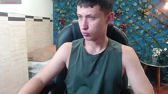 Snapshot of Garuo_18 chatting on November 20, 3:07 am Garuo 18 online show from November 20, 3:07 am