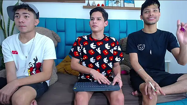 Hot Boys Latinos X online show from March 1, 6:10 pm