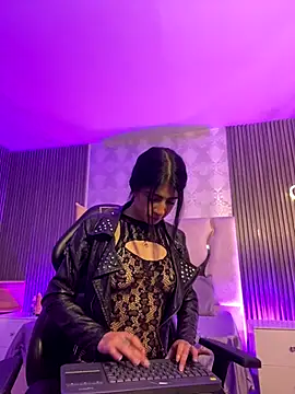 MAIILY TAY online show from November 14, 12:04 pm