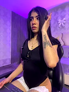 MAIILY TAY online show from December 4, 12:03 pm