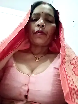 Snapshot of Indiangueen chatting on December 2, 11:45 pm Indiangueen online show from December 2, 11:45 pm