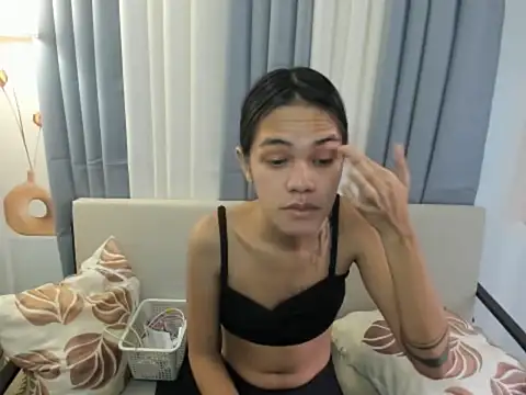 Snapshot of XxBigCockAliyahxX chatting on November 10, 5:17 am XxBigCockAliyahxX online show from November 10, 5:17 am