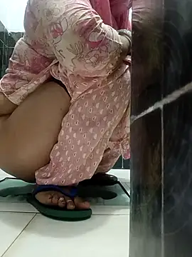 Snapshot of Best_couple2001 chatting on November 1, 1:29 am Best couple2001 online show from November 1, 1:29 am