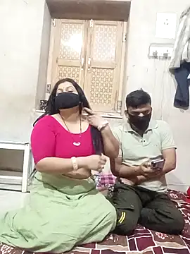 Snapshot of Best_couple2001 chatting on December 3, 2:30 am Best couple2001 online show from December 3, 2:30 am