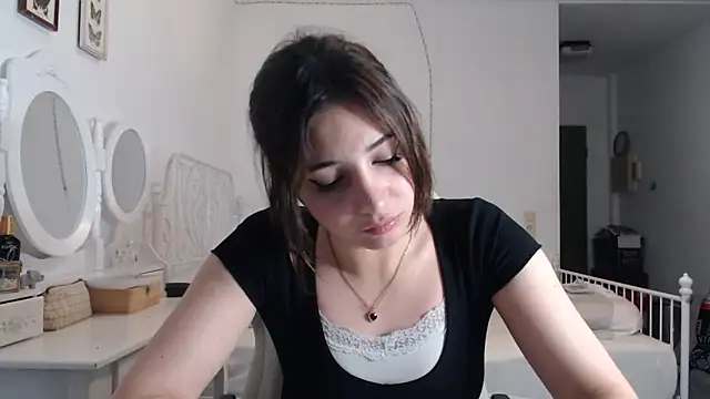 bellefleurrr online show from June 18, 12:33 am