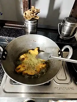 Snapshot of Heena-143 chatting on November 29, 3:59 pm Heena-143 online show from November 29, 3:59 pm