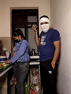 Snapshot of Heena-143 chatting on December 18, 2:56 pm Heena-143 online show from December 18, 2:56 pm