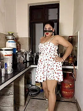 Snapshot of Heena-143 chatting on April 10, 3:39 pm Heena-143 online show from April 10, 3:39 pm