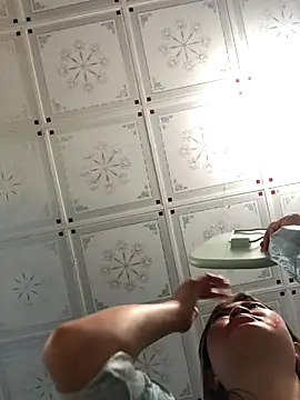 Snapshot of bombom1x chatting on October 31, 10:49 am bombom1x online show from October 31, 10:49 am