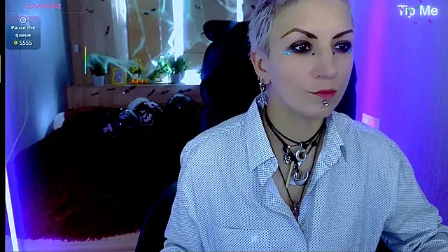 Snapshot of Sweet-n-Strong chatting on October 31, 8:37 am Sweet-n-Strong online show from October 31, 8:37 am