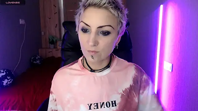 Snapshot of Sweet-n-Strong chatting on November 19, 8:14 am Sweet-n-Strong online show from November 19, 8:14 am