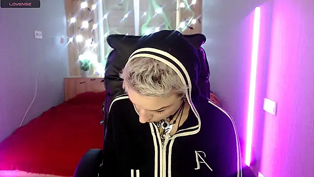 Snapshot of Sweet-n-Strong chatting on November 20, 12:38 pm Sweet-n-Strong online show from November 20, 12:38 pm