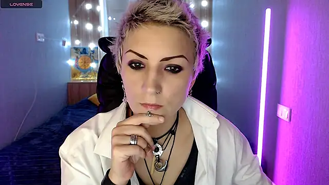 Snapshot of Sweet-n-Strong chatting on November 24, 7:30 am Sweet-n-Strong online show from November 24, 7:30 am