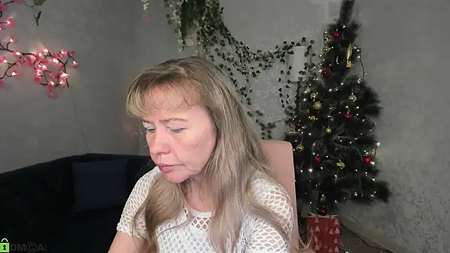 Snapshot of Carla_Vogue chatting on December 16, 2:16 am Carla Vogue online show from December 16, 2:16 am