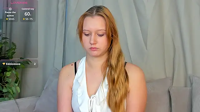 Snapshot of Charil_Wilson chatting on November 14, 4:33 am Charil Wilson online show from November 14, 4:33 am