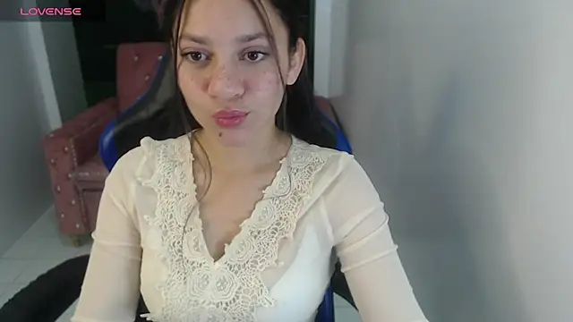 Snapshot of velvetvixen_t chatting on November 10, 12:59 pm velvetvixen t online show from November 10, 12:59 pm