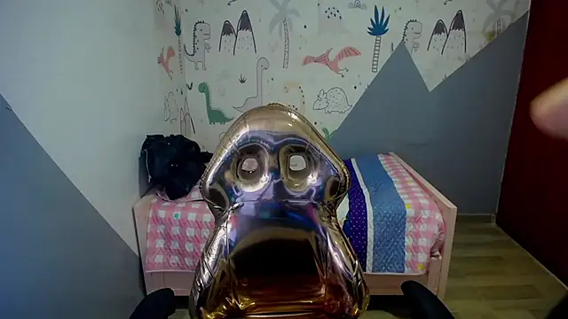 Snapshot of velvetvixen_t chatting on December 14, 1:05 pm velvetvixen t online show from December 14, 1:05 pm