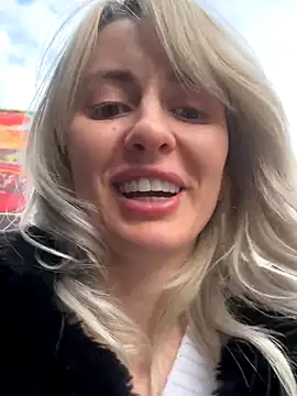 Snapshot of blondegirlx chatting on November 8, 12:49 pm blondegirlx online show from November 8, 12:49 pm