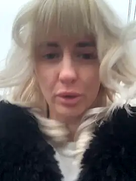 Snapshot of blondegirlx chatting on November 10, 2:16 pm blondegirlx online show from November 10, 2:16 pm