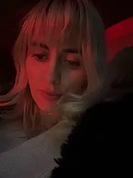 Snapshot of blondegirlx chatting on November 26, 3:02 pm blondegirlx online show from November 26, 3:02 pm