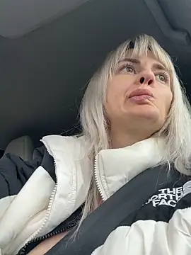 Snapshot of blondegirlx chatting on December 3, 10:57 am blondegirlx online show from December 3, 10:57 am