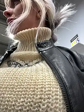 blondegirlx online show from December 20, 3:41 pm