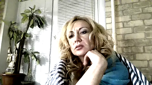 Snapshot of LilaniLoverx chatting on November 16, 11:21 pm LilaniLoverx online show from November 16, 11:21 pm