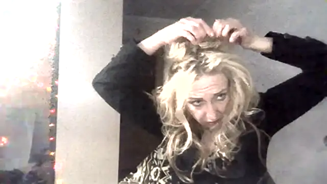 Snapshot of LilaniLoverx chatting on November 17, 1:28 pm LilaniLoverx online show from November 17, 1:28 pm