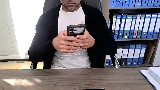 Snapshot of Evasionee chatting on October 29, 7:21 am Evasionee online show from October 29, 7:21 am