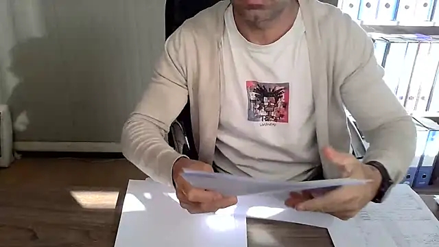 Snapshot of Evasionee chatting on November 14, 8:02 am Evasionee online show from November 14, 8:02 am