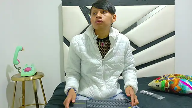 Snapshot of ALEXANDRO_BOVER chatting on December 5, 8:16 pm ALEXANDRO BOVER online show from December 5, 8:16 pm