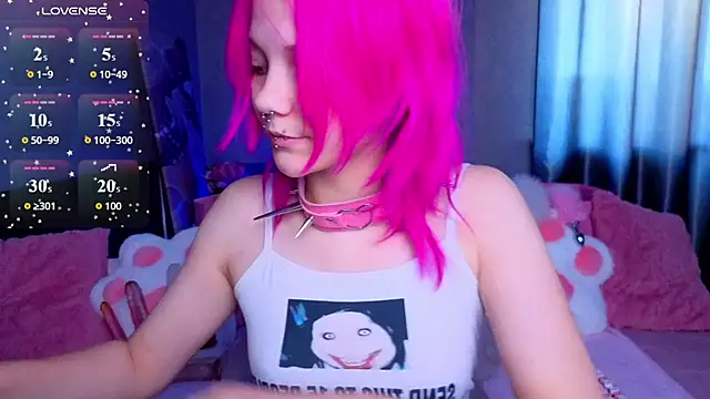 Snapshot of KittieHeart chatting on July 9, 3:32 am KittieHeart online show from July 9, 3:32 am