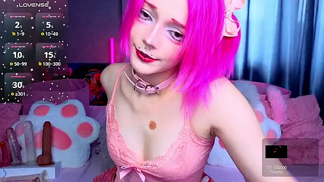 Snapshot of KittieHeart chatting on July 17, 6:31 am KittieHeart online show from July 17, 6:31 am