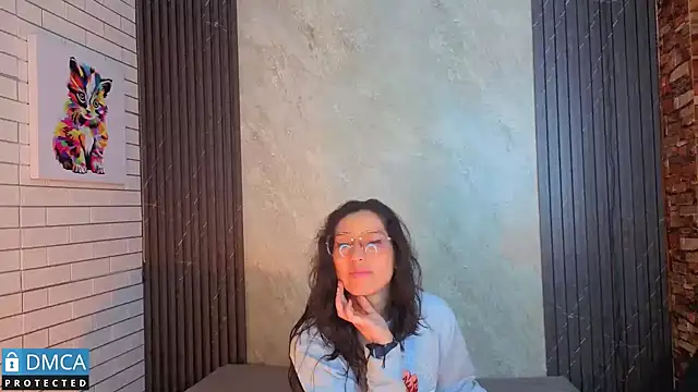 eva delight  online show from March 7, 11:40 am