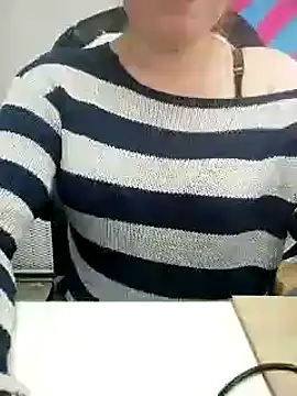 Snapshot of Darina_X chatting on October 25, 10:01 am Darina X online show from October 25, 10:01 am