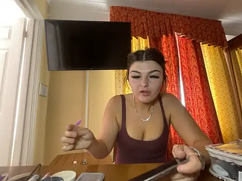 rosie-hipstergal online show from June 15, 1:46 pm