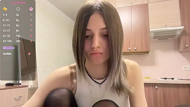 Snapshot of AidaGloshen chatting on December 3, 1:42 pm AidaGloshen online show from December 3, 1:42 pm