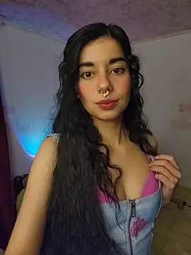 Snapshot of wetbyAlice chatting on May 13, 8:06 pm wetbyAlice online show from May 13, 8:06 pm