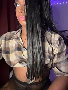 Snapshot of cherxyl_royal chatting on July 18, 2:05 am cherxyl royal online show from July 18, 2:05 am