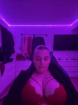 Snapshot of Aksinja05 chatting on November 5, 6:19 pm Aksinja05 online show from November 5, 6:19 pm