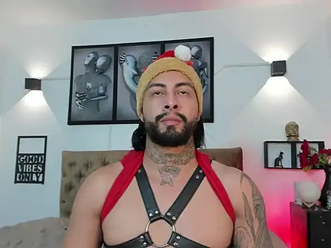 Snapshot of christopher_palmerjs chatting on December 18, 5:46 am christopher palmerjs online show from December 18, 5:46 am