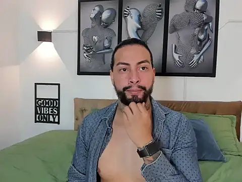 Snapshot of christopher_palmerjs chatting on December 19, 8:27 pm christopher palmerjs online show from December 19, 8:27 pm