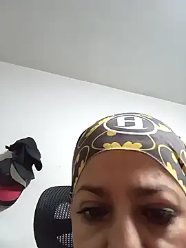 Snapshot of LAPOTRA_04 chatting on November 24, 2:17 pm LAPOTRA 04 online show from November 24, 2:17 pm