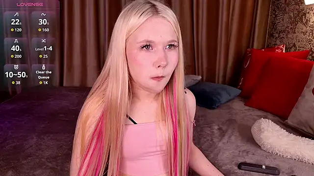 Snapshot of VivieSunn chatting on April 9, 3:06 pm VivieSunn online show from April 9, 3:06 pm