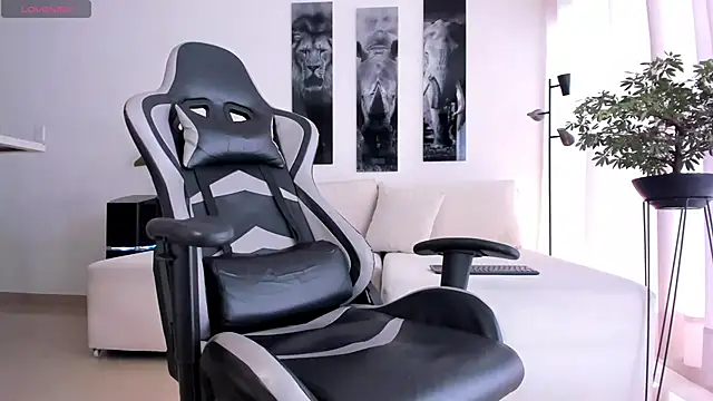 Snapshot of IamKael_ chatting on December 5, 4:58 pm IamKael online show from December 5, 4:58 pm