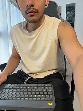 IamKael  online show from February 26, 1:21 pm