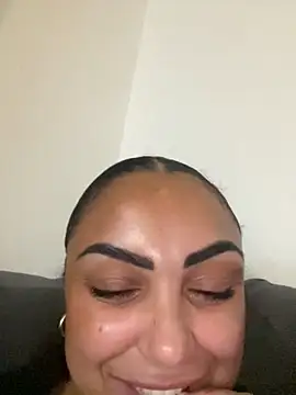 Snapshot of CaramelCarmenxox chatting on October 31, 11:28 pm CaramelCarmenxox online show from October 31, 11:28 pm