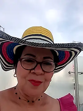 laliItaclark online show from April 30, 11:49 am