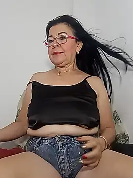 laliItaclark online show from May 26, 10:22 am