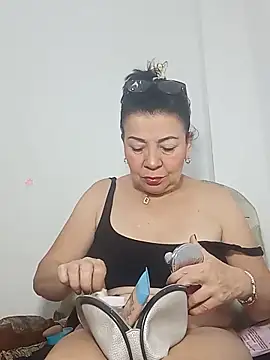 laliItaclark online show from May 30, 11:29 am